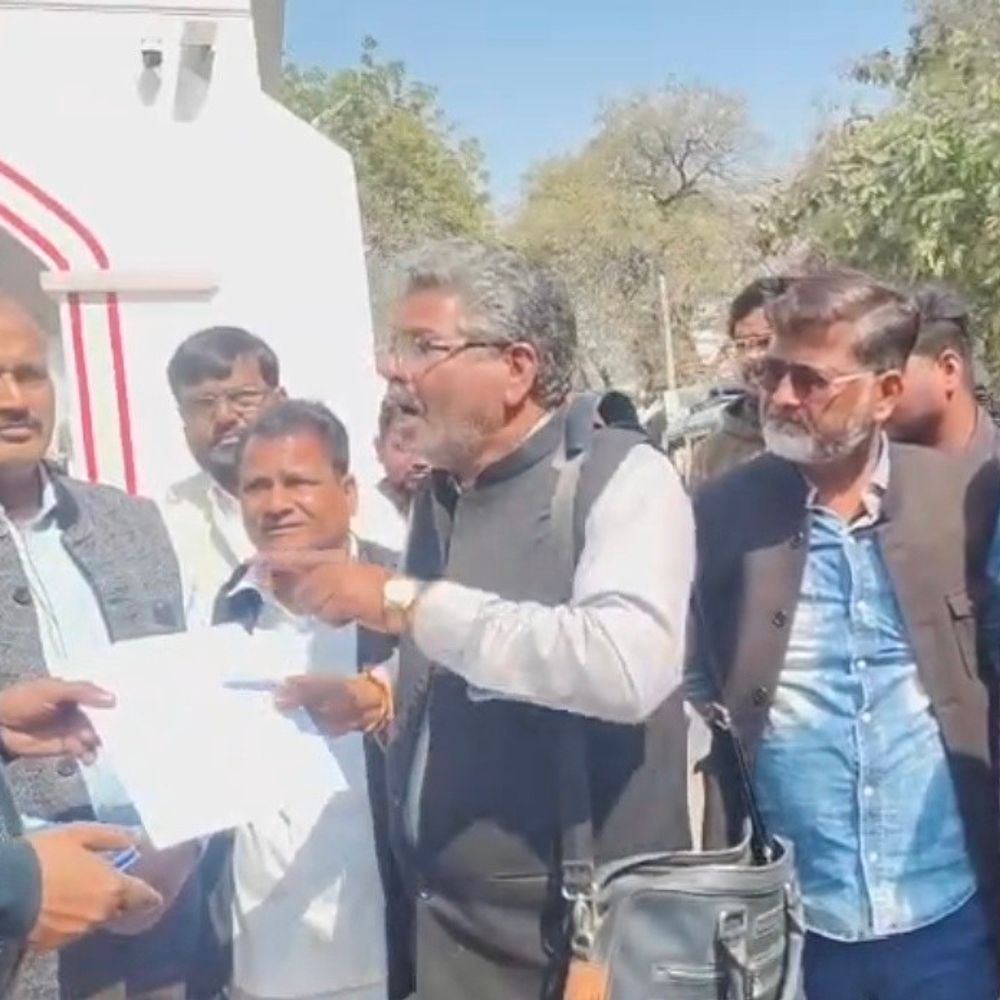 रायबरेली में एटीएस फिटनेस सेंटर नहीं:ट्रक ऑपरेटरों ने परिवहन मंत्री से की तत्काल कार्रवाई की मांग