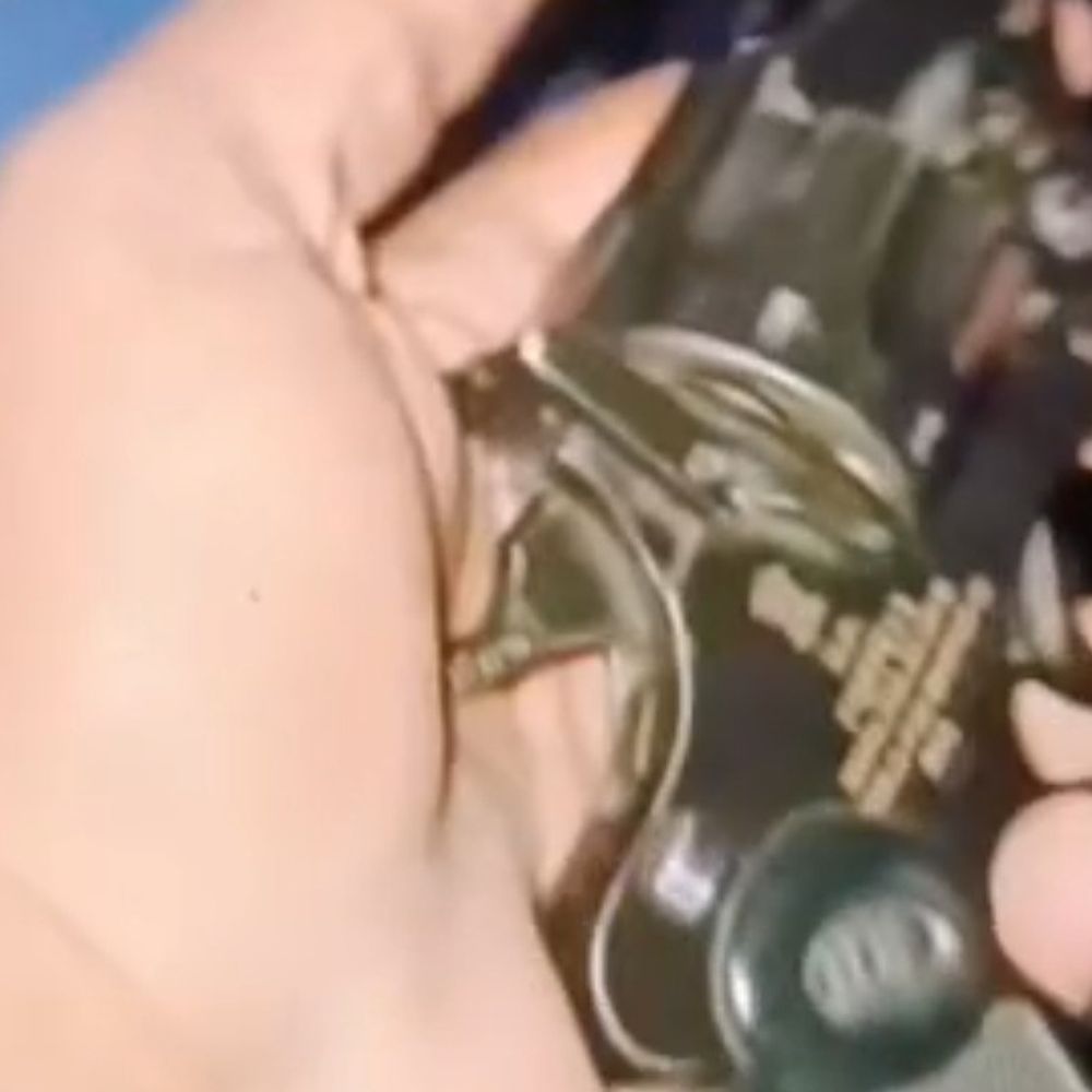 चित्रकूट में युवक ने रिवाल्वर लहराया, VIDEO:सपा नेता ने पुलिस पर बिना कार्रवाई छोड़ने का आरोप लगाया, SO बोले- दोबारा पूछताछ के लिए बुलाया