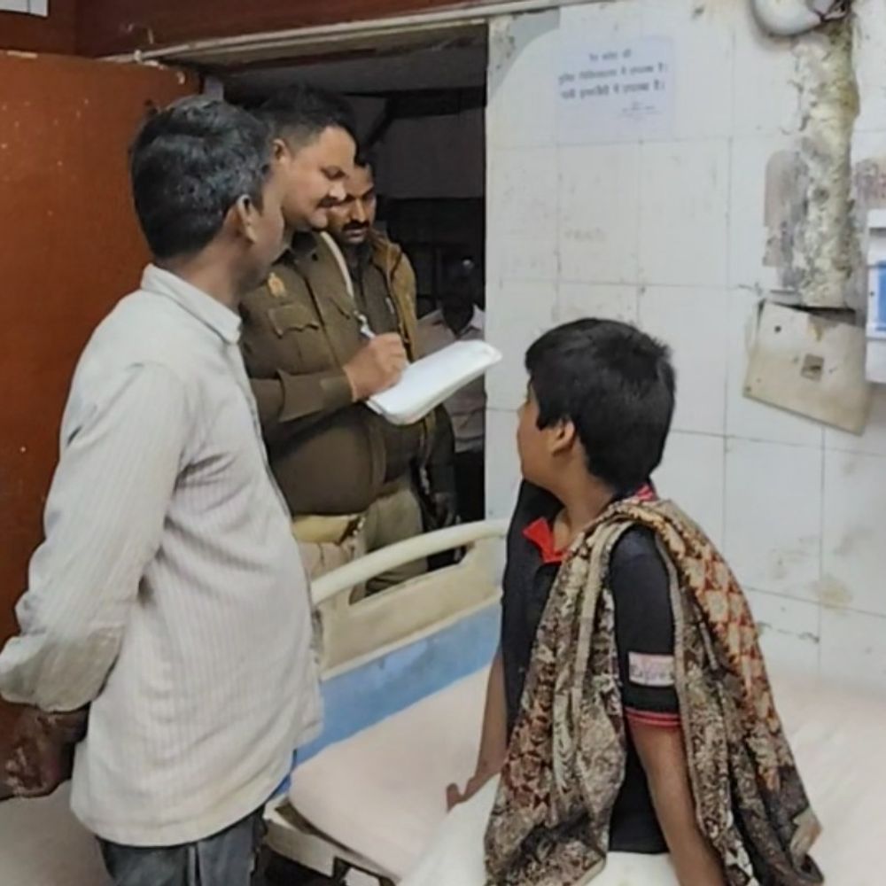 हाथरस में महिला ने की आत्महत्या की कोशिश:पति से झगड़े के बाद फांसी लगाई, हालत गंभीर