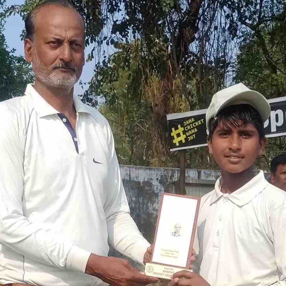 अंडर-13 लीग में कानपुर अकादमी और एसबीएस अकादमी जीतीं:हर्षवर्धन और सचिन को मिला प्लेयर ऑफ द मैच