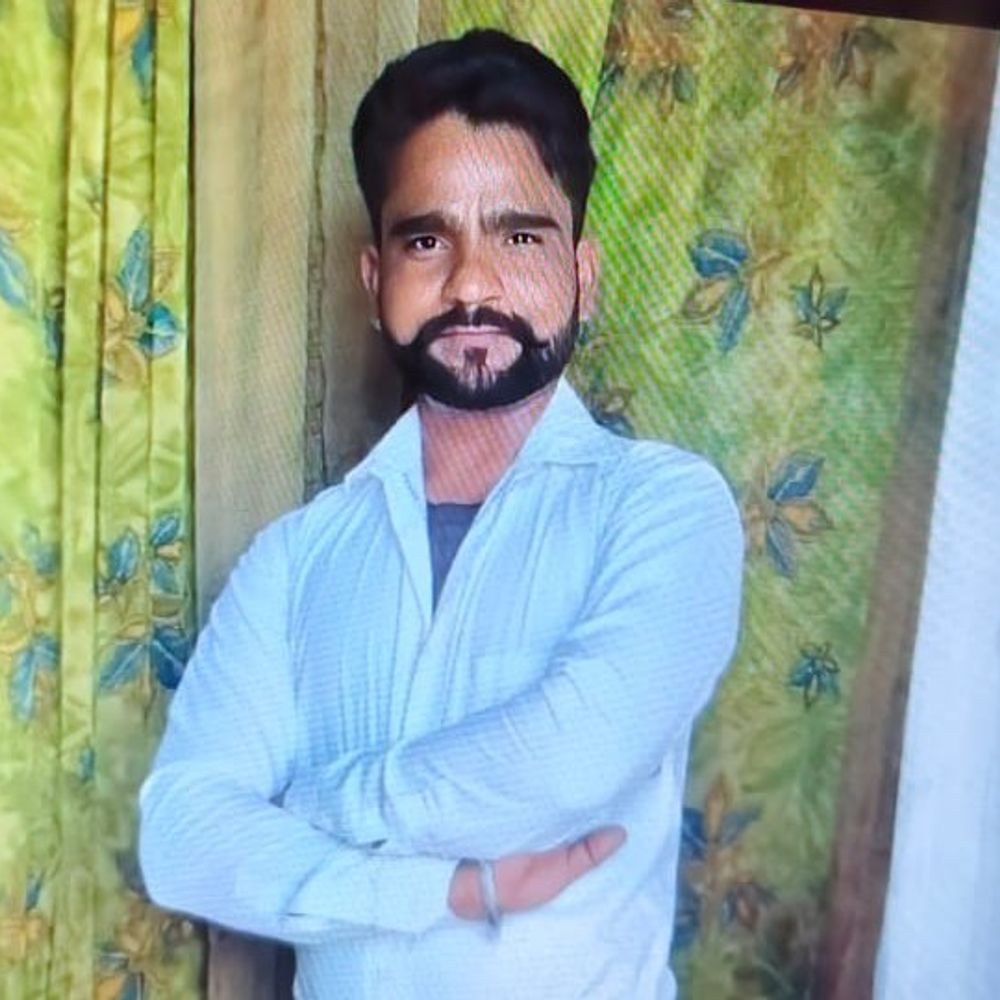 अज्ञात वाहन की टक्कर से युवक की मौत, 2 घायल:आगरा में खंडेर के पास हुई घटना, रिश्तेदारों के साथ महाराजपुर जा रहे थे