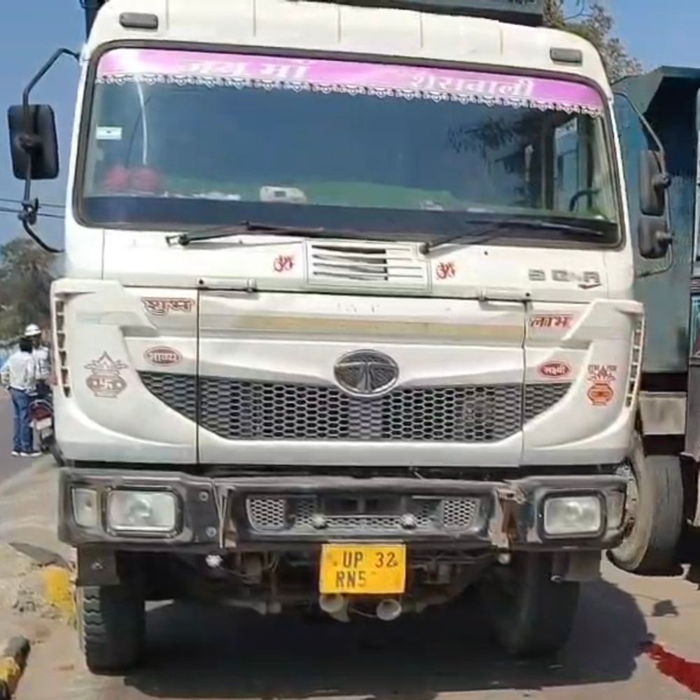 हमीरपुर में अनियंत्रित ट्रक ने साइकिल सवार को कुचला:युवक की मौत; बाजार जाते समय हादसा, ड्राइवर फरार