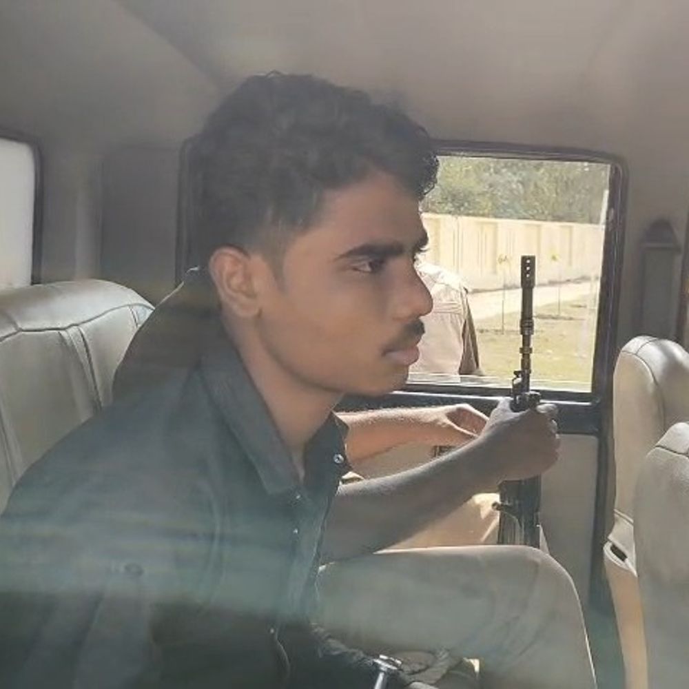 महोबा में जेल से एग्जाम देने पहुंचा छात्र:पुलिस सुरक्षा में दी इंटरमीडिएट की परीक्षा, छेड़खानी की सजा काट रहा है