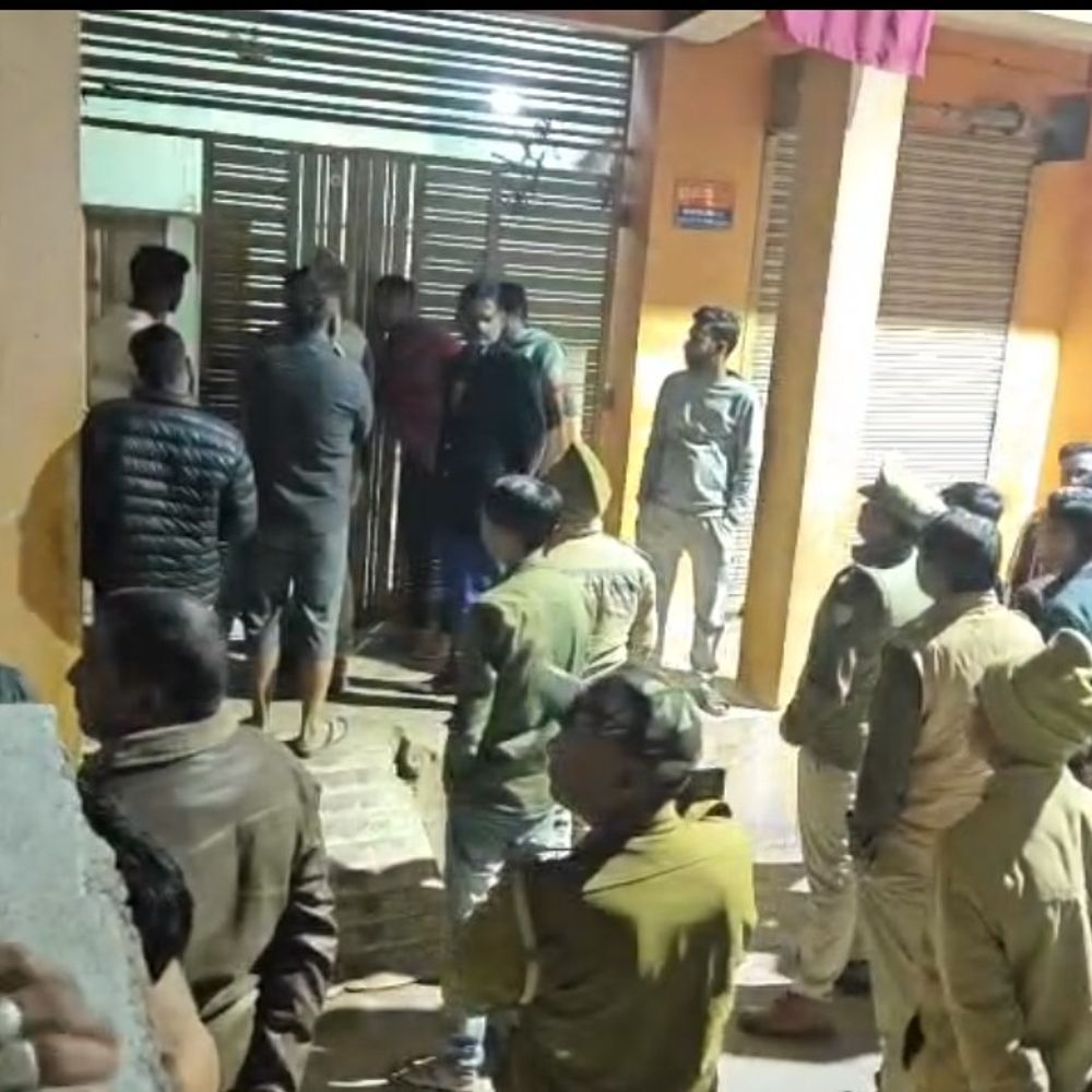 बांदा में नाबालिग से छेड़छाड़, आरोपी गिरफ्तार:देर रात ई-रिक्शे में हुई घटना, पुलिस ने मामला दर्ज किया