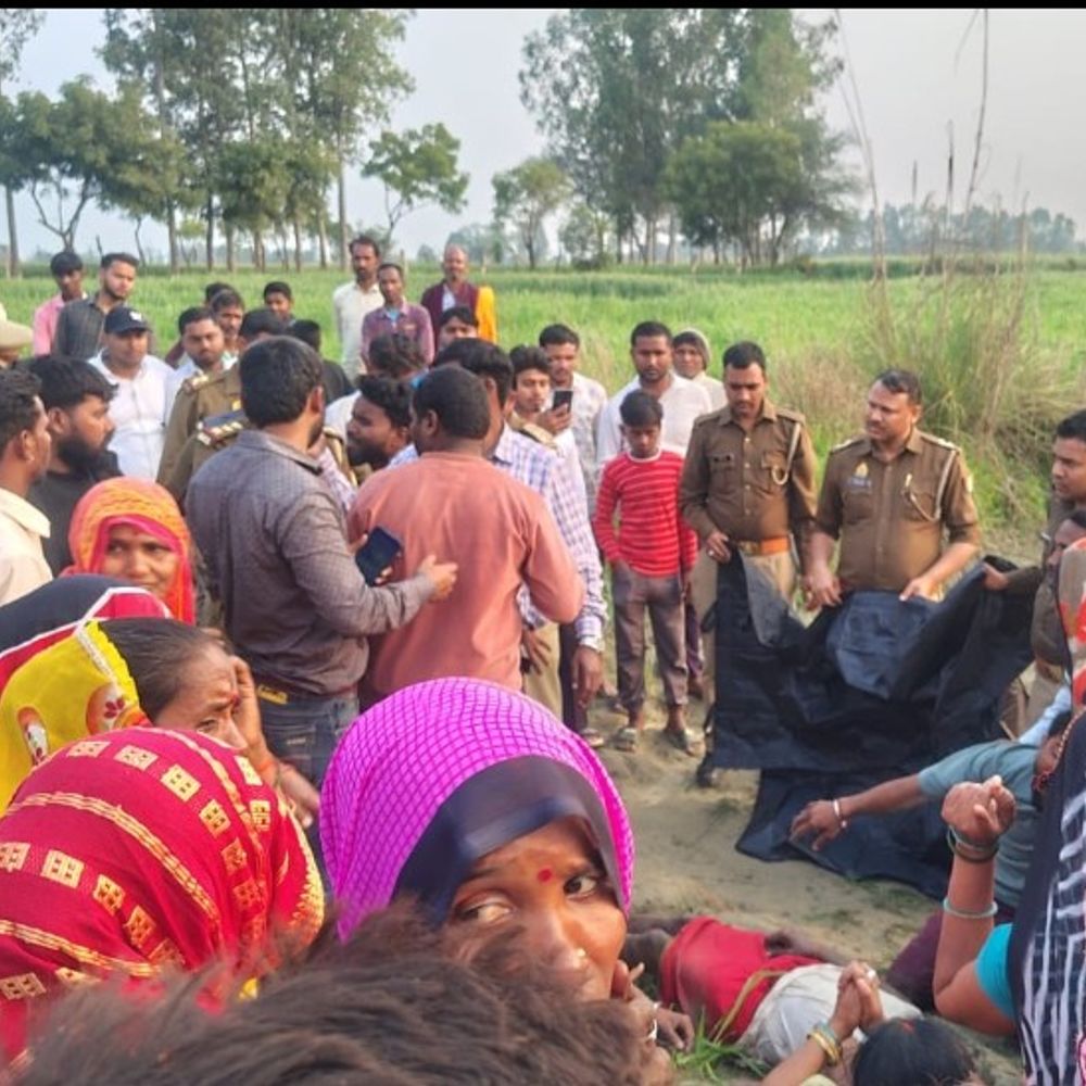 किसान का खेत में संदिग्ध हालत में शव मिला:उन्नाव में पुलिस जांच में जुटी, पोस्टमार्टम के लिए भेजा गया