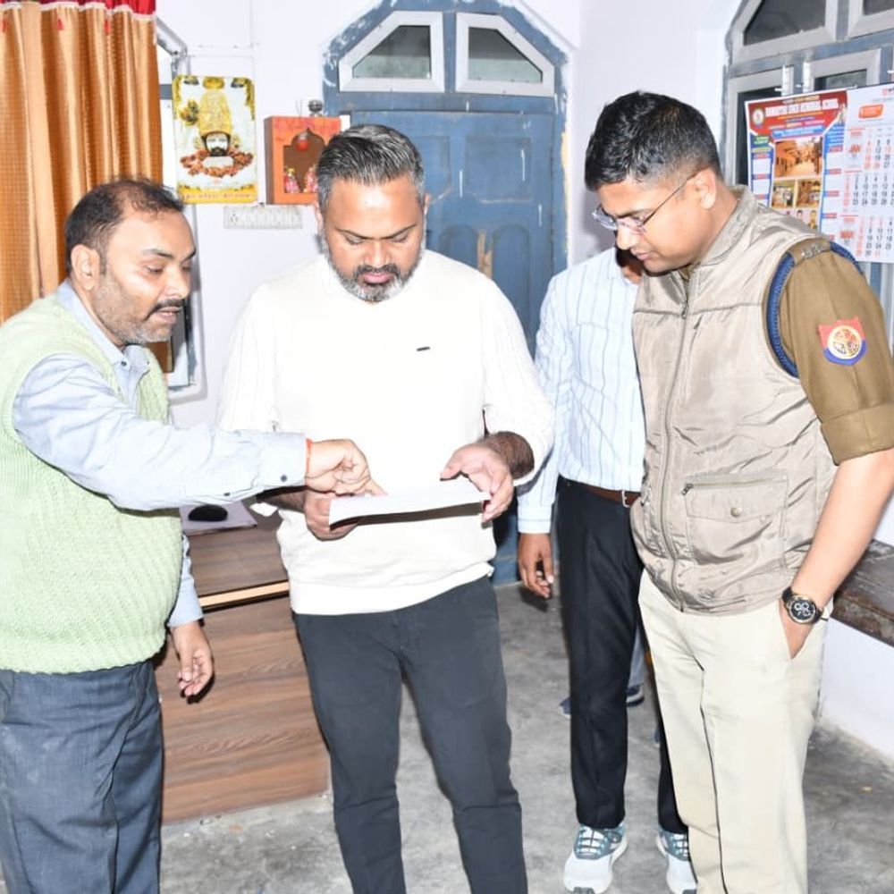 कुशीनगर में यूपी बोर्ड परीक्षा का पहला दिन शांतिपूर्ण:हाईस्कूल में 3 हजार 310, इंटरमीडिएट में 4 हजार 414 परीक्षार्थी अनुपस्थित रहे