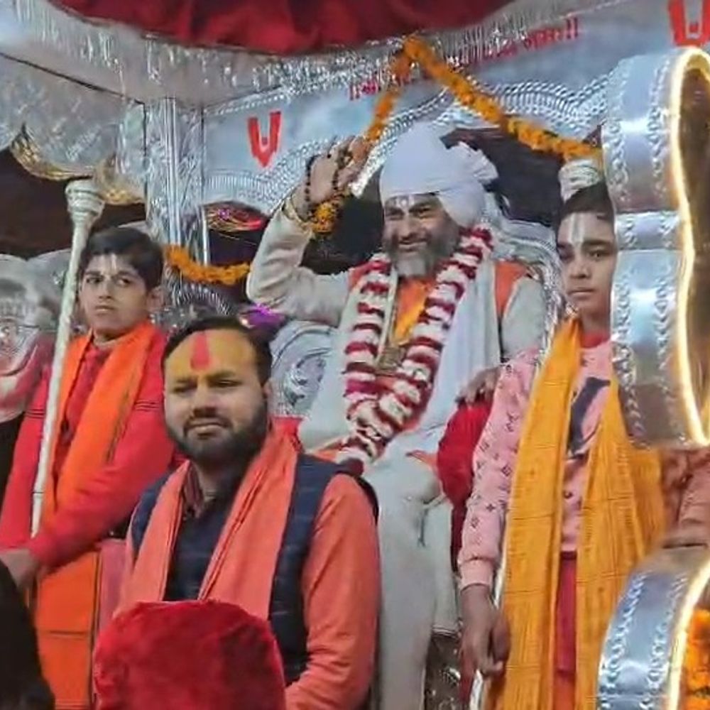 सीतापुर में चौरासी कोसीय परिक्रमा मेला डंका बजते शुरू:नैमिषारण्य से पूजन के बाद रामादल रवाना, हजारों श्रद्धालु हुए शामिल