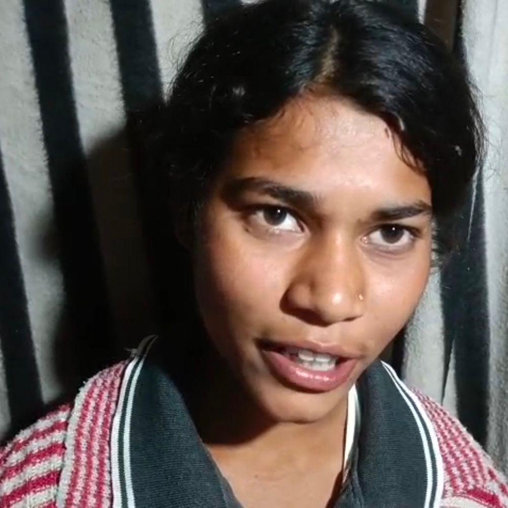 फीस बकाया होने पर छात्रा को नहीं मिला एडमिट कार्ड:बाराबंकी में कॉलेज ने 12वीं की छात्रा को परीक्षा से रोका