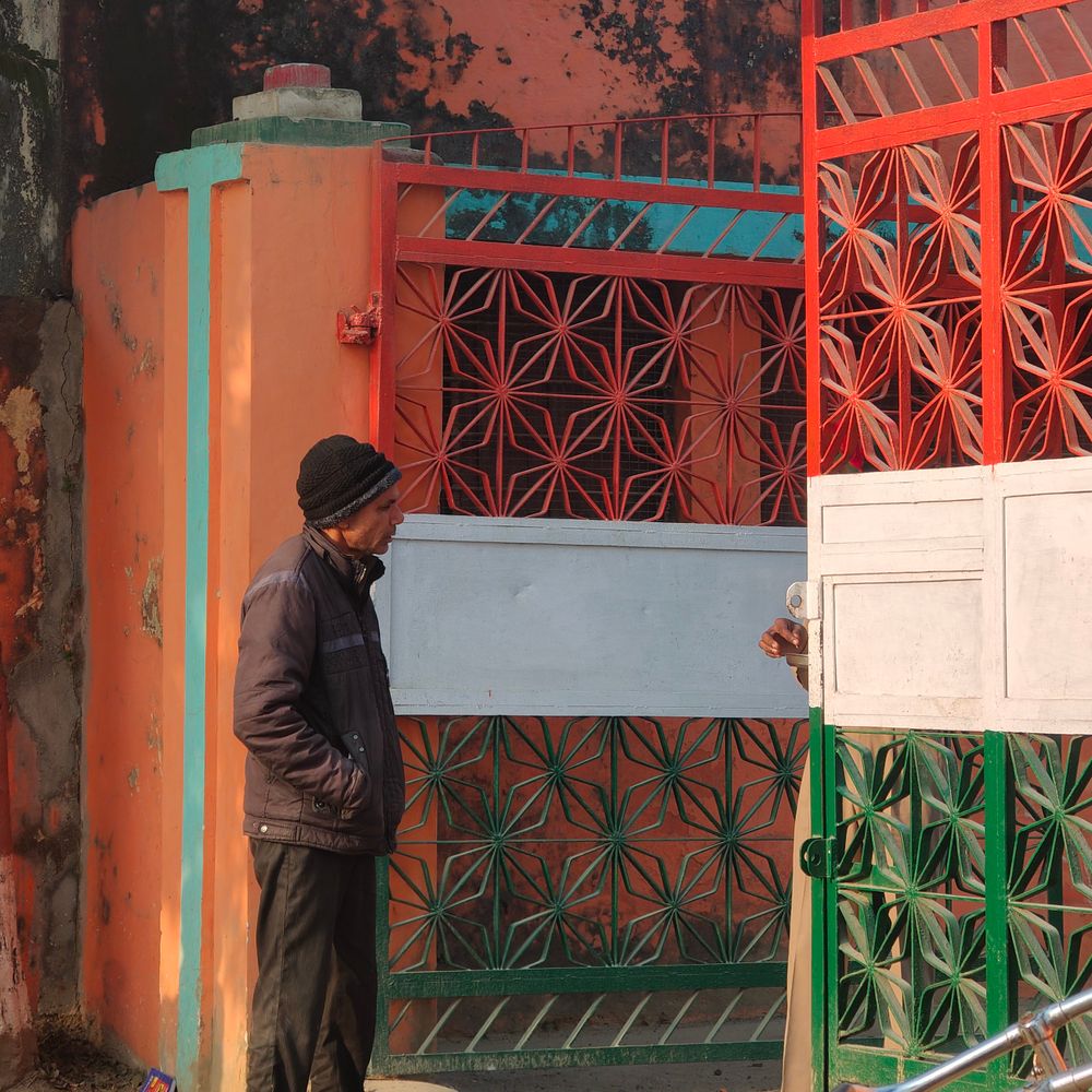 सीतापुर में बोर्ड परीक्षाएं शुरू, 95,070 परीक्षार्थी रजिस्टर्ड:146 केंद्रों पर आयोजित हो रही परीक्षा, केंद्रों पर सुरक्षाकर्मी नदारद