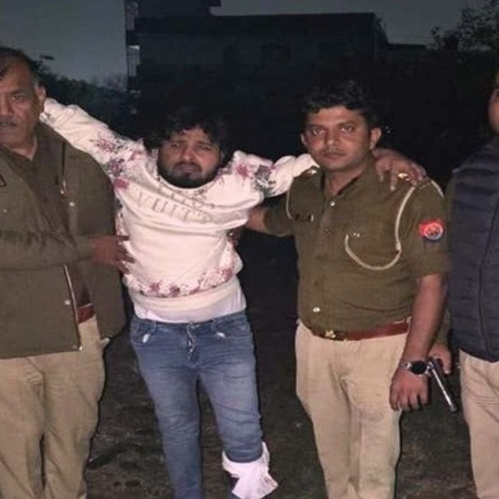 मेरठ में 25 हजार के इनामी बदमाश का हॉफ एनकाउंटर:पैर में लगी गोली, पिस्टल-स्कूटी बरामद; हत्या में था शामिल