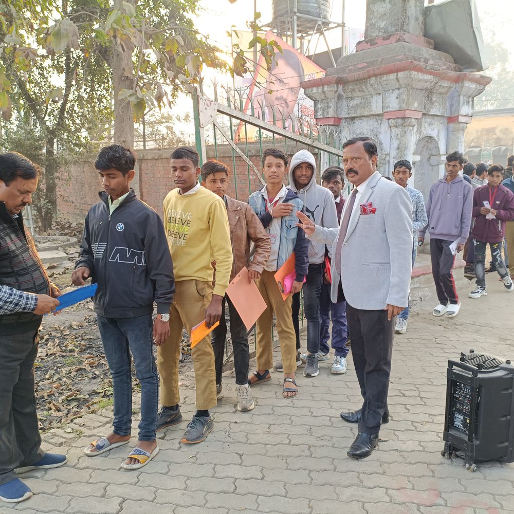 बलरामपुर में 66 केंद्रों पर यूपी बोर्ड परीक्षा शुरू:सघन जांच के बाद परीक्षार्थियों की एंट्री, नकलविहीन परीक्षा के पुख्ता इंतजाम