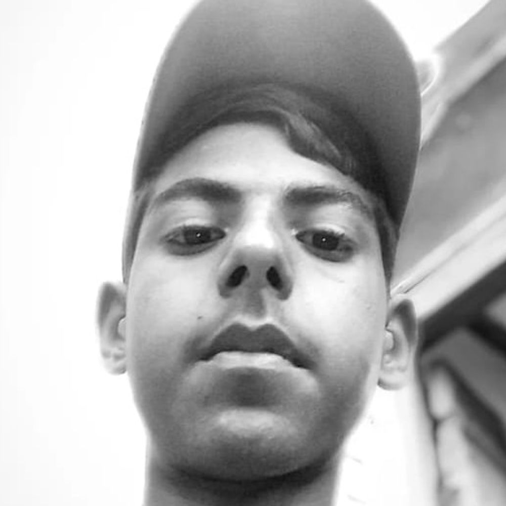 धौलाना में पिकअप-बाइक की टक्कर में छात्र की मौत:हाईस्कूल की परीक्षा देकर लौट रहे थे, दो साथी घायल; हायर सेंटर रेफर