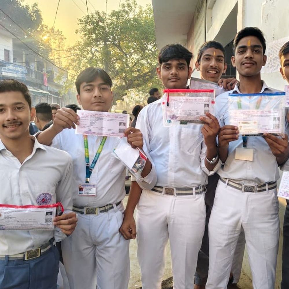 यूपी बोर्ड परीक्षा ट्रिपल लॉक सुरक्षा में शुरू:उन्नाव में 122 केंद्रों पर परीक्षार्थी शामिल होंगे, जोनल मजिस्ट्रेट निगरानी करेंगे