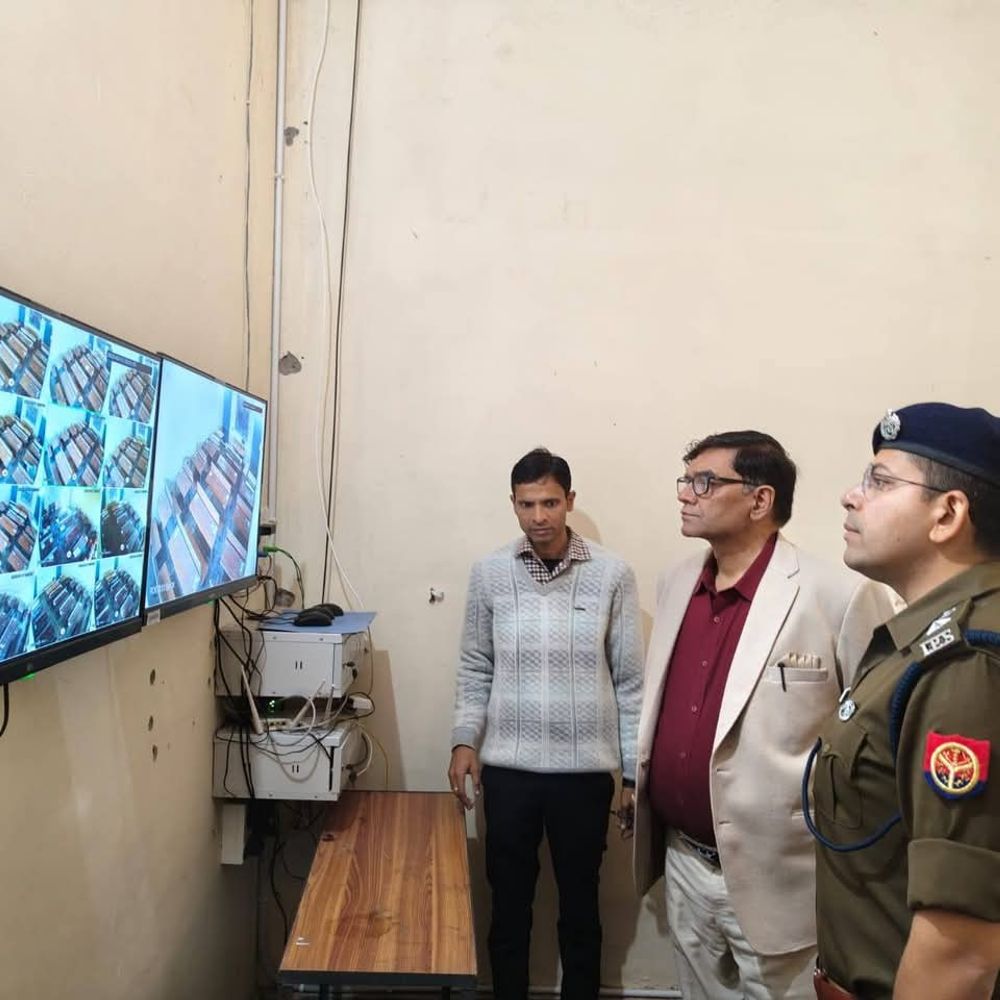 पीलीभीत में 69 केंद्रों पर यूपी बोर्ड परीक्षाएं शुरू:41 हजार से अधिक छात्र देंगे परीक्षा, पहला पेपर हिंदी का