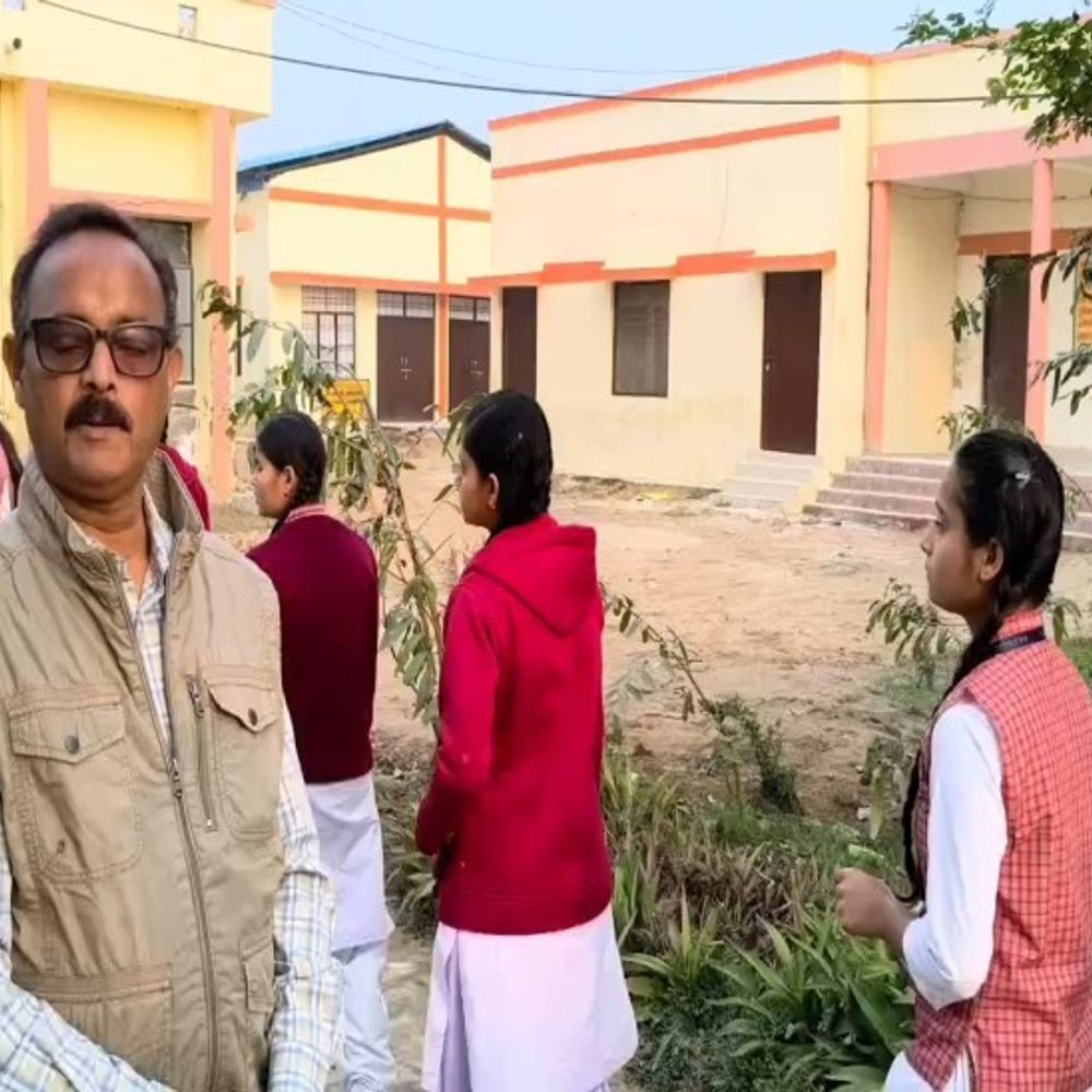 UP बोर्ड की परीक्षा शुरू:मथुरा में बनाए गए 119 सेंटर,70 हजार से ज्यादा परीक्षार्थी हुए हैं शामिल