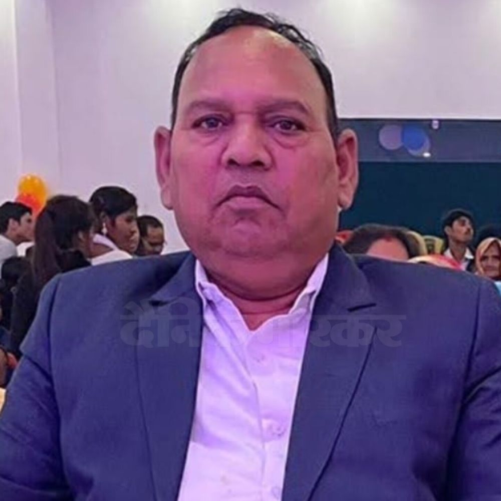 इटावा में ड्यूटी पर टीचर की हृदयगति रुकने से मौत:सीने में दर्द के बाद स्कूल परिसर में अचेत होकर गिरे