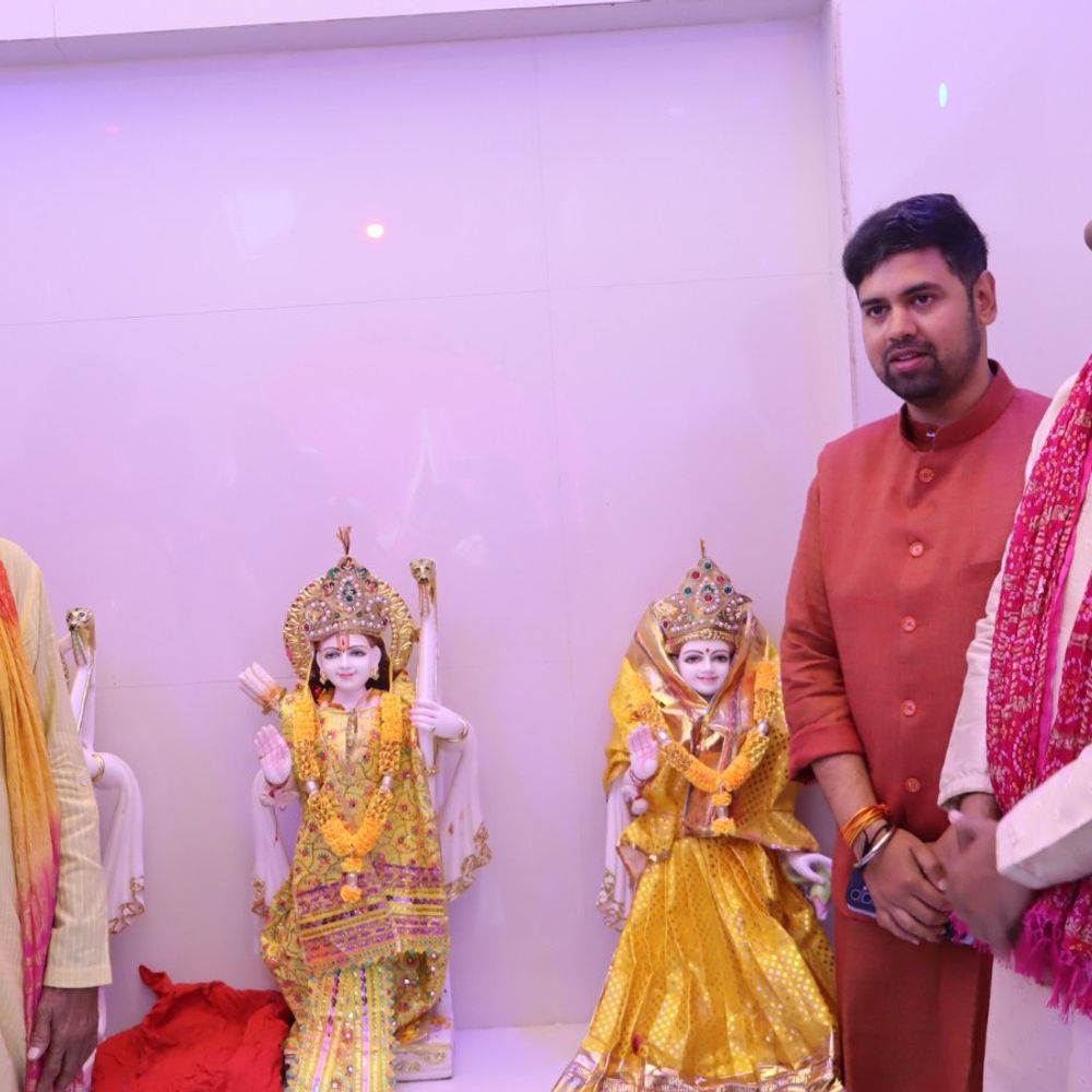 हरदोई कलेक्ट्रेट में राम दरबार की प्राण प्रतिष्ठा:नवनिर्मित मंदिर में हुई स्थापना, डीएम-एसपी ने परोसा प्रसाद