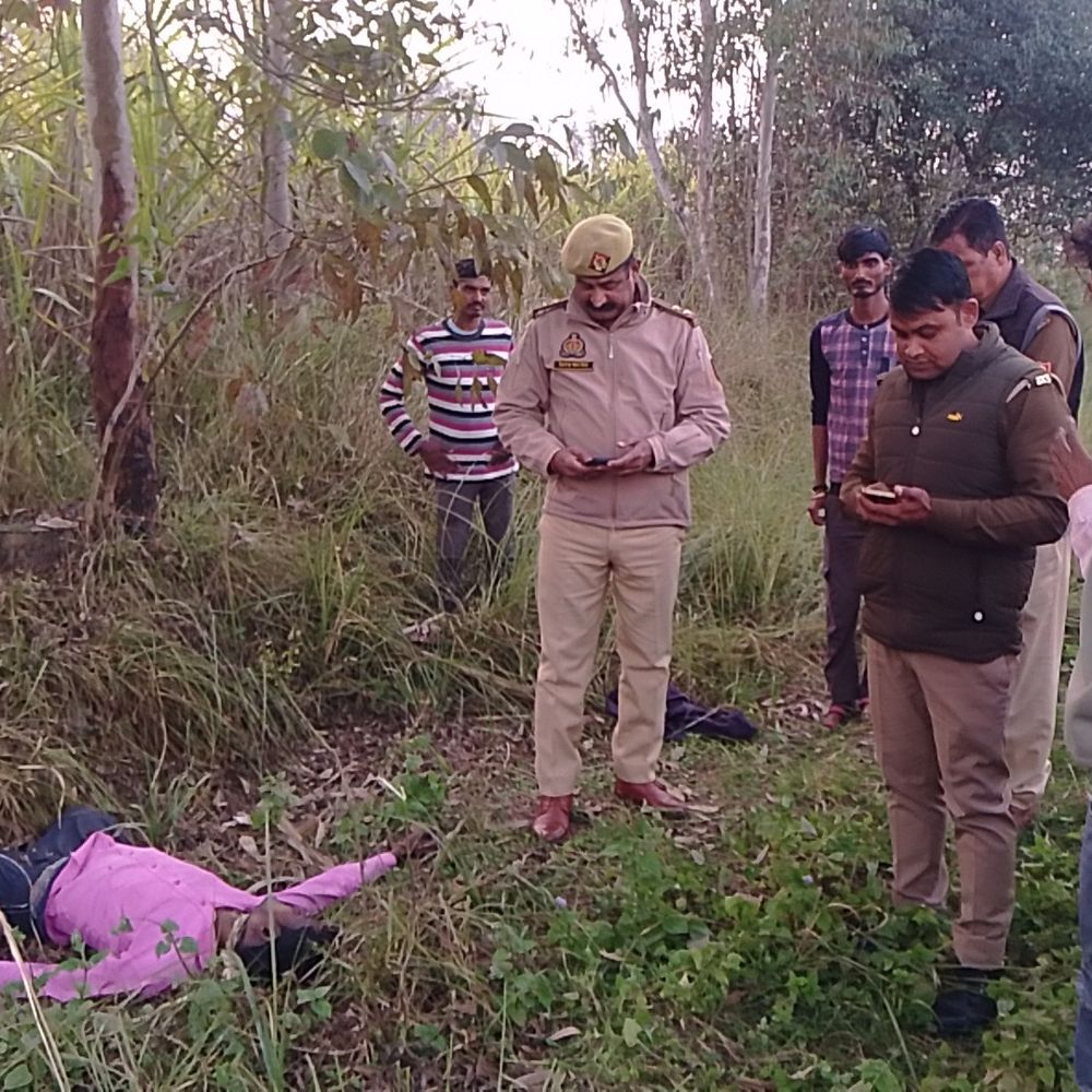 पत्नी से झगड़े के बाद पति लापता:लखीमपुर खीरी में खुर्ही गांव के पास मिला पेड़ से लटका मिला शव, पड़ताल में जुटी पुलिस