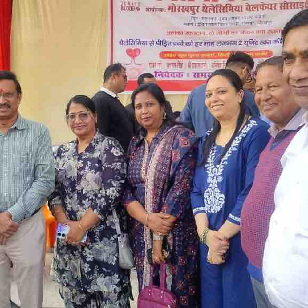 गोरखपुर के रक्तदान शिविर में लोगों ने बढ़-चढ़कर लिया हिस्सा:रक्तदाताओं का सम्मान, व्यापार संगठनों और समाजसेवियों का मिला सहयोग
