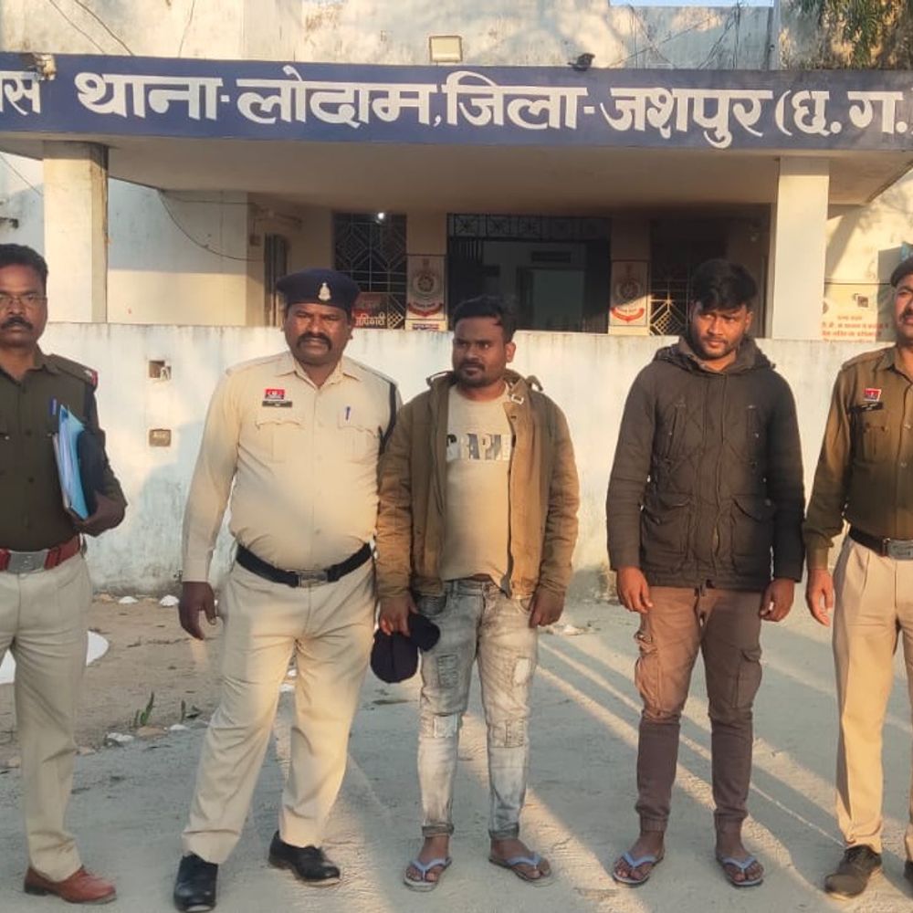 जशपुर पुलिस ने 95 गौवंश मुक्त कराए, दो तस्कर गिरफ्तार:चार दिनों में लोदाम और सिटी कोतवाली से कार्रवाई, तीन वाहन जब्त