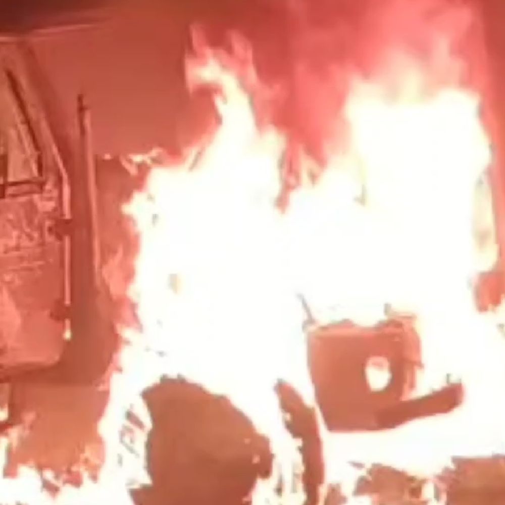 पिकअप की टक्कर से महिला की मौत पर FIR:  देवरिया में हादसे के तीन दिन बाद एक्शन, पति गंभीर घायल – Deoria News