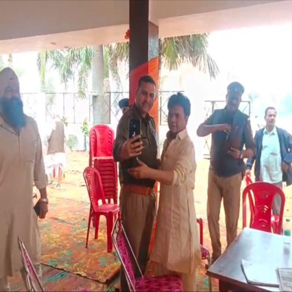 तिहाड़ से रिहा होने के बाद शाहजहांपुर पहुंचे राजपाल यादव:बोले- जेलों को भी अपग्रेड करने की जरूरत, हर सुधार गृह में हो स्मोकिंग एरिया