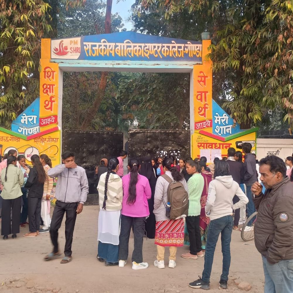 गोंडा में यूपी बोर्ड परीक्षा आज से शुरू:151 परीक्षा केंद्रों पर एसटीएफ की निगरानी में 50375 छात्र देंगे हिंदी का एग्जाम