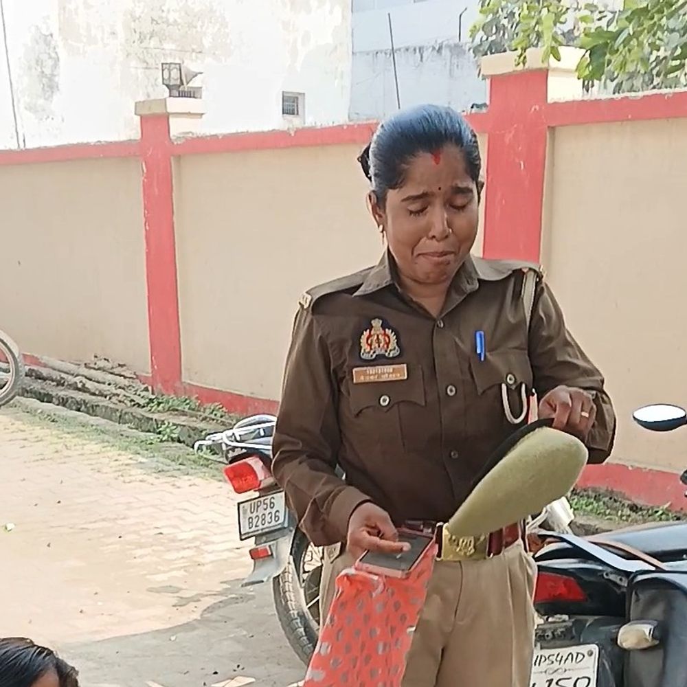 महिला कांस्टेबल ने एसओ पर लगाया गंभीर आरोप:छुट्टी मांगने पर गाली देने और मारने की धमकी का मामला, बच्चे के साथ रोते हुए पहुंची DIG ऑफिस