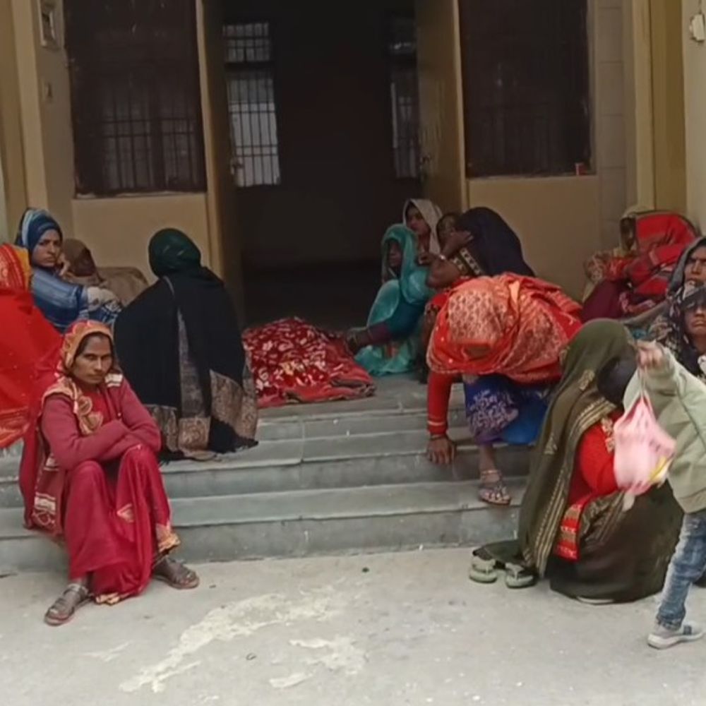 एटा में ऑटो पलटा:घायल व्यक्ति ने इलाज के दौरान तोड़ा दम, पुलिस ने शव पोस्टमार्टम के लिए भेजा