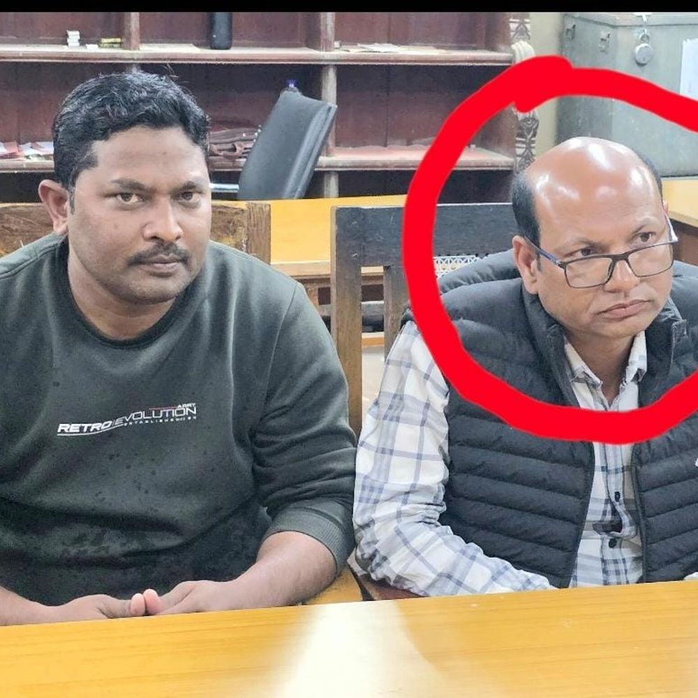 प्रयागराज में राजस्व निरीक्षक ₹10 हजार रिश्वत लेते गिरफ्तार:रजिस्ट्री नामांतरण की फाइल के लिए मांगी थी रकम, विजिलेंस टीम ने रंगेहाथ पकड़ा