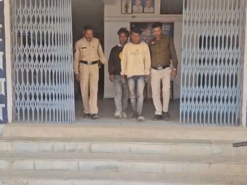 बॉयफ्रेंड ने नाबालिग गर्लफ्रेंड और उसकी सहेली से रेप किया:वेलेंटाईन डे के दिन मिलने बुलाया, जंगल में वारदात;युवक के दोस्त को भी आरोपी बनाया