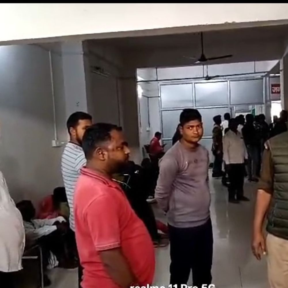 बस्ती में महिला की मौत पर हंगामा:निजी हॉस्पिटल में लापरवाही का आरोप, बोले- भर्ती करने के 24 घंटे बाद भी देखने नहीं आए डॉक्टर