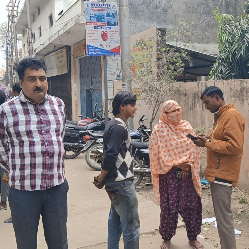 छात्र उत्तर पुस्तिका लेकर परीक्षा कक्ष से फरार:हापुड़ में 10वीं हिंदी बोर्ड परीक्षा के दौरान हुई घटना