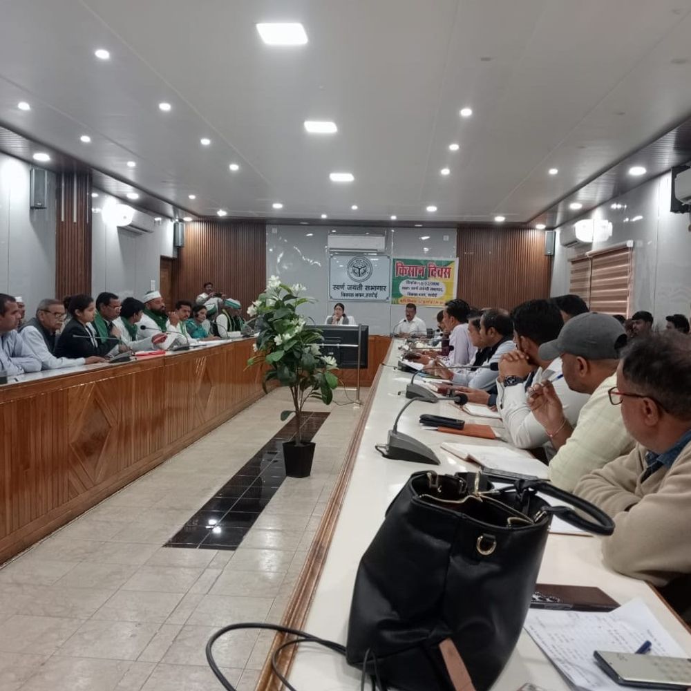 हरदोई में CDO ने सुनीं समस्याएं:बोले- फॉर्मा रजिस्ट्री सभी किसानों के लिए जरूरी, नहरों के टेल तक पहुंचे पानी