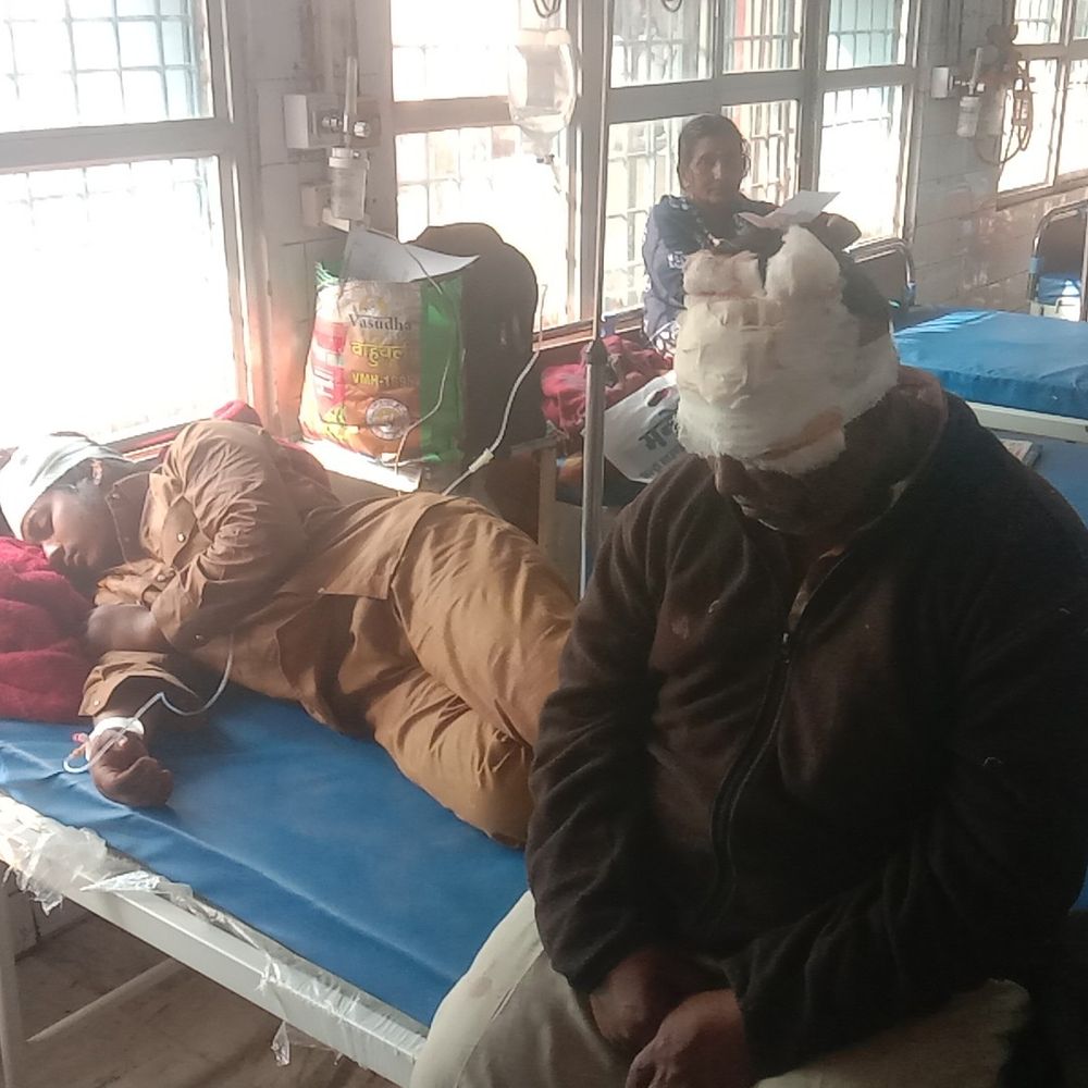 ‘मेरी शादीशुदा बेटी को जबरन साथ ले जाना चाहते हैं’:  जड़ी-बूटी बेचने वाले परिवार पर लाठी-डंडों से हमला, कहा- हमलावरों ने पहले भी कोशिश की थी – Bhagalpur News