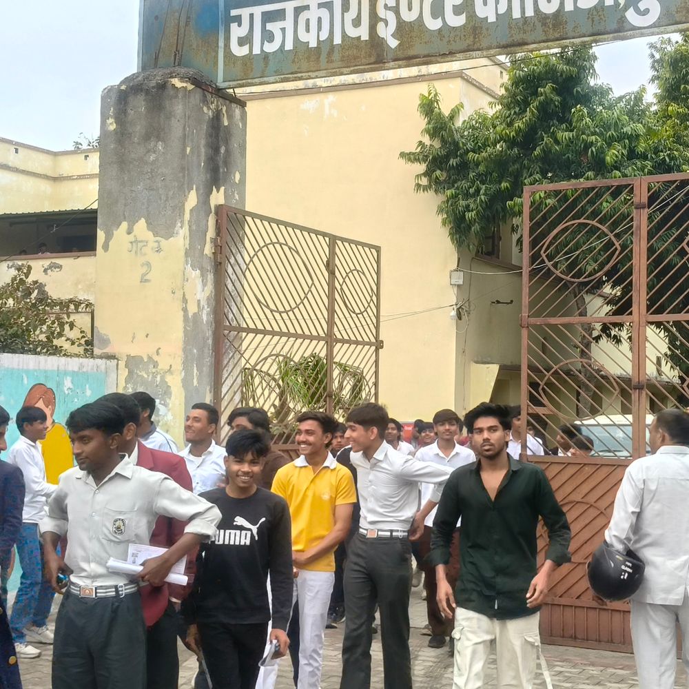 बुलंदशहर में यूपी बोर्ड परीक्षा आज से शुरू:109 केंद्रों पर 83,182 परीक्षार्थी दे रहे परीक्षा, सघन जांच के बाद मिला प्रवेश