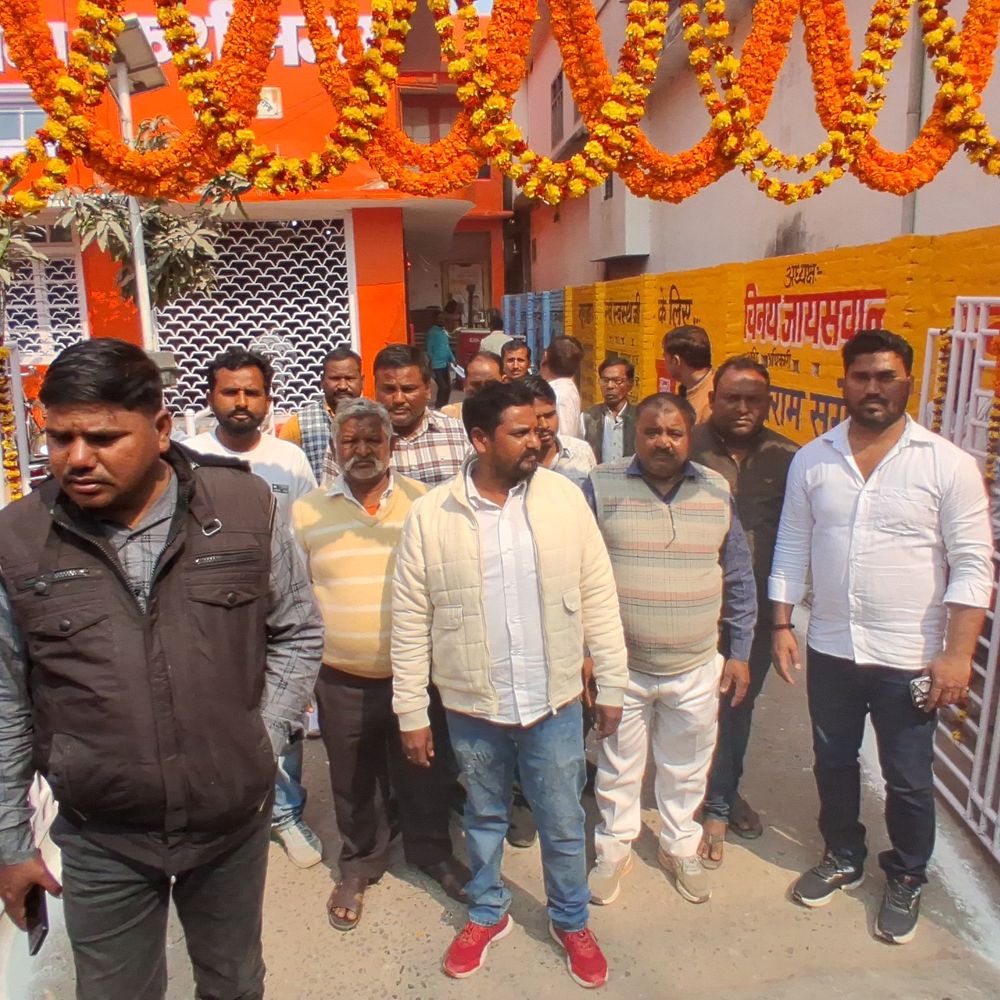 पडरौना में सभासदों ने अध्यक्ष-ईओ पर लगाए मनमानी के आरोप:विकास कार्य ठप होने का दावा, 25 से धरने-पुतला दहन की चेतावनी