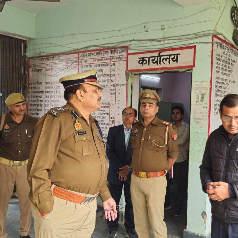 एटा में यूपी बोर्ड परीक्षा शुरू:नकल रोकने को व्यापक प्रबंध, 10 साल जेल और 1 करोड़ जुर्माना