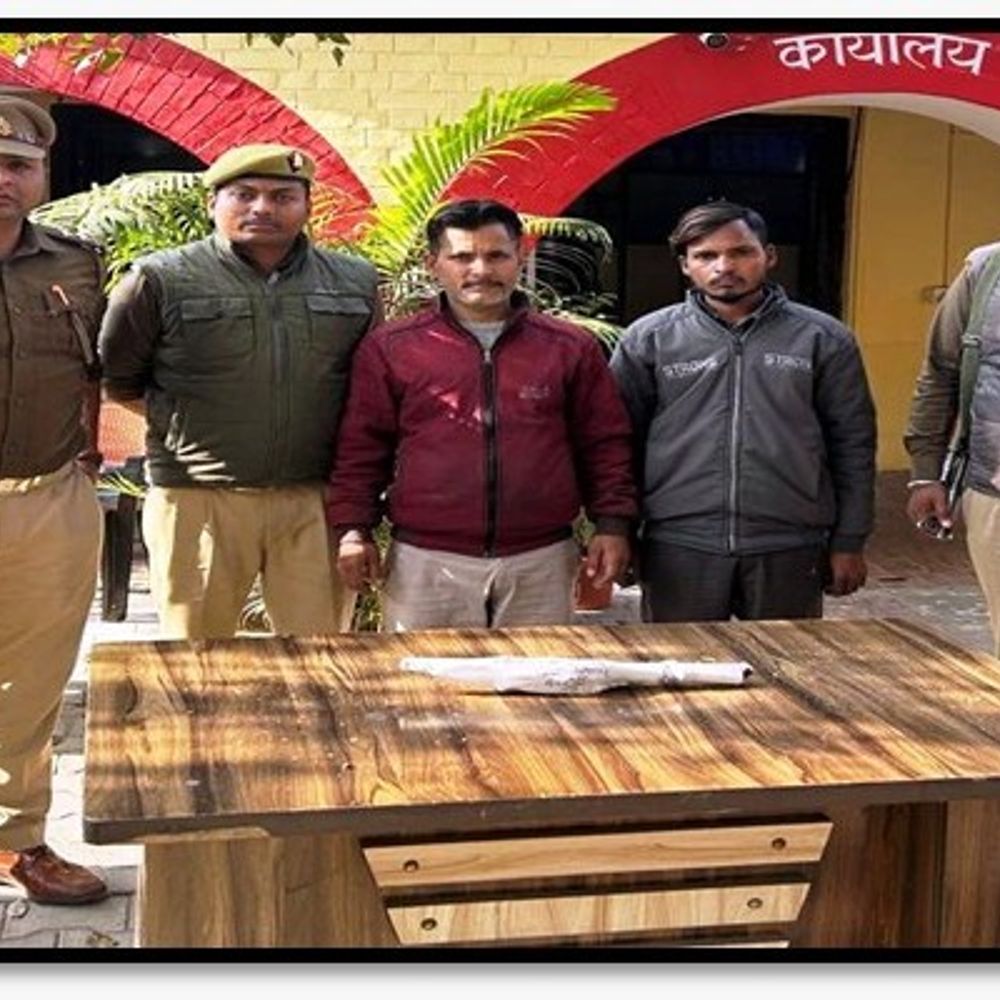 लखीमपुर पुलिस ने दो आरोपी गिरफ्तार:दो नाबालिग बच्चियां भी बरामद, घटना में प्रयुक्त मोटरसाइकिल जब्त