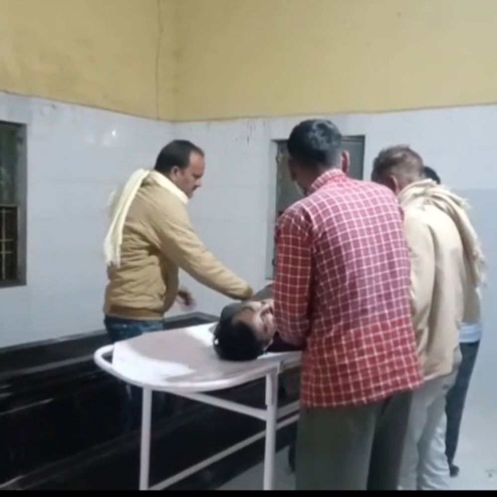 अज्ञात वाहन की टक्कर से युवक की मौत:बदायूं में बाइक से घर लौटते समय हुआ हादसा, पुलिस खंगाल रही CCTV