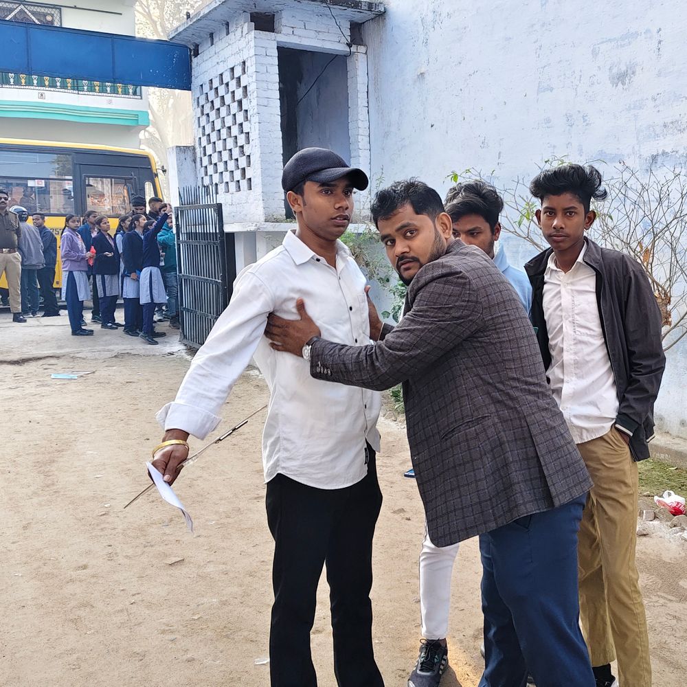 कौशांबी में यूपी बोर्ड परीक्षा शुरू:80 केंद्रों पर 45687 परीक्षार्थी देंगे एग्जाम, CCTV और मजिस्ट्रेट करेंगे निगरानी