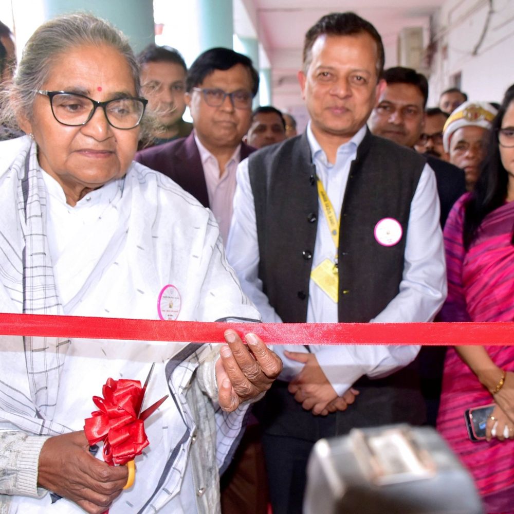 यूपी बोर्ड परीक्षा का आज से आगाज:लखनऊ में 121 केंद्रों पर होगी परीक्षा, मंत्री गुलाब देवी परीक्षा केंद्र पर बच्चों का करेंगी स्वागत