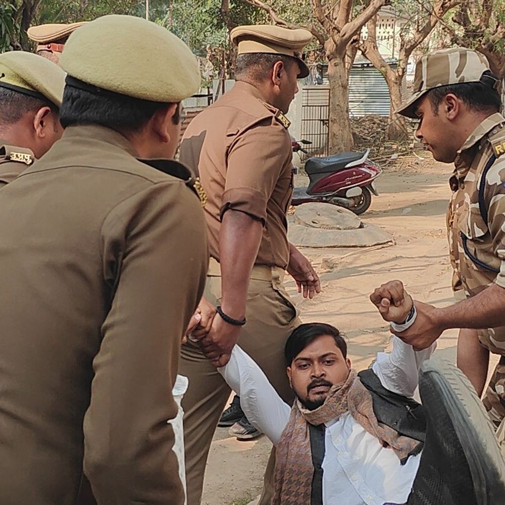 लखनऊ यूनिवर्सिटी में मोहन भागवत गो बैक के नारे लगे:NSUI का विश्वविद्यालय में विरोध प्रदर्शन , UGC पर भागवत से समर्थन मांगा