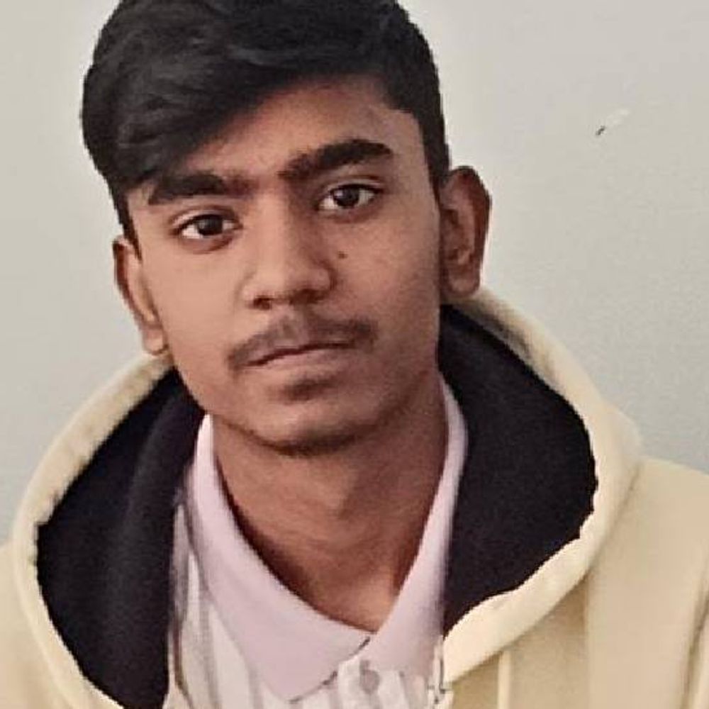 बर्थ-डे के दिन 11वीं के छात्र की मौत:झांसी में पार्टी करने जा रहा था, बाइक डिवाइडर में भिड़ी, 2 दोस्त घायल