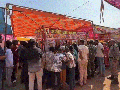 भाईजान चाट वाले ने 'जय माता दी' लिखकर गुपचुप बेचा:कहा-जिससे काम सीखा, उनके सम्मान में नाम रखा; महाशिवरात्रि-मेले में दुकान लगाने वाले 95% बाहरी