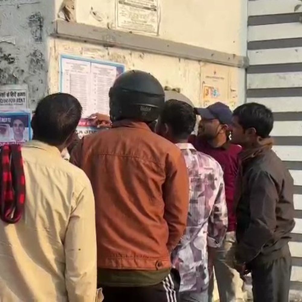 आजमगढ़ में शुरू हुई सकुशल यूपी बोर्ड परीक्षा:273 परीक्षा केंद्र, 43 संवेदनशील और 22 अति संवेदनशील केंद्र,CCTV से मॉनिटरिंग