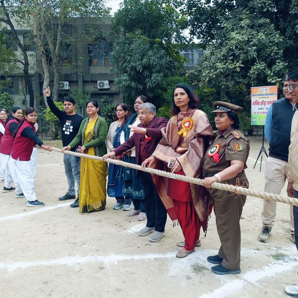 शहीद मंगल पांडे महिला कॉलेज में खेल समारोह का आगाज:दीप प्रज्ज्वलन और मशाल के साथ क्रीड़ा समारोह का शुभारंभ ,दो दिन तक होंगी विभिन्न प्रतियोगिताएं