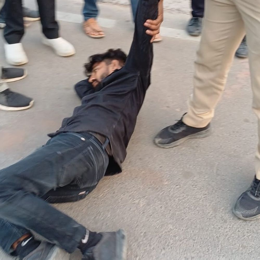 अयोध्या में ई-रिक्शा चालक पर रॉड से हमला:CNG भरवाने को लेकर हुई मारपीट, पुलिस ने शुरू की जांच