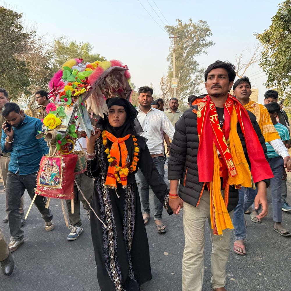 बुर्के में कावड़ लाने वाली तमन्ना मलिक को धमकी:संभल में अज्ञात के खिलाफ FIR, बोली- कट्टरपंथियों ने जिंदा जलाने की धमकी दी