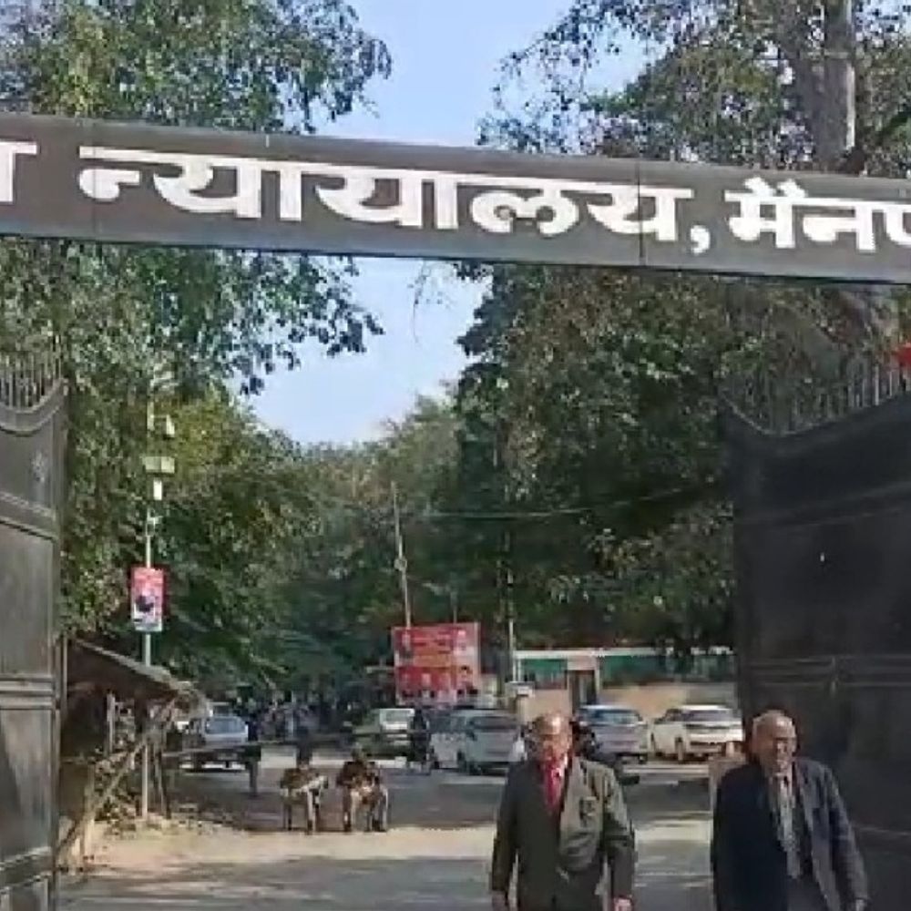 बिजली चोरी में गैरहाजिरी पड़ी भारी, कोर्ट का बड़ा एक्शन:17 साल पुराने केस में आरोपी फरार घोषित; जमानतियों तक पहुंचा शिकंजा